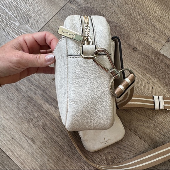 Kate Spade Rosie Pebbled Leather Cream Crossbody Small Flap Camera Bag striped - Picture 3 of 14